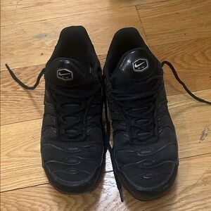 Nike Men's Black Mesh Sneakers